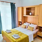 Four Pearls Otel
