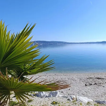 Four Pearls 3* Donji Seget