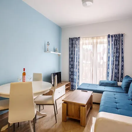 Four Pearls Donji Seget