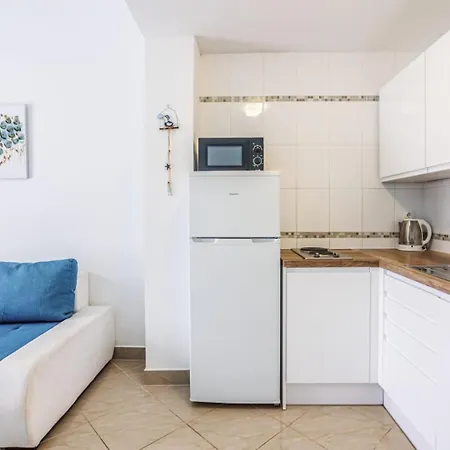 Four Pearls 3* Donji Seget