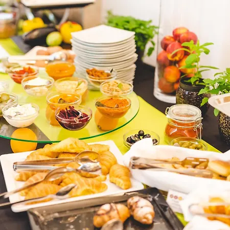 Four Pearls Donji Seget