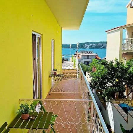 Four Pearls 3* Donji Seget