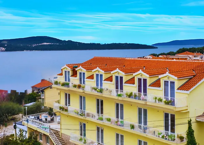 Hotel Four Pearls 3*